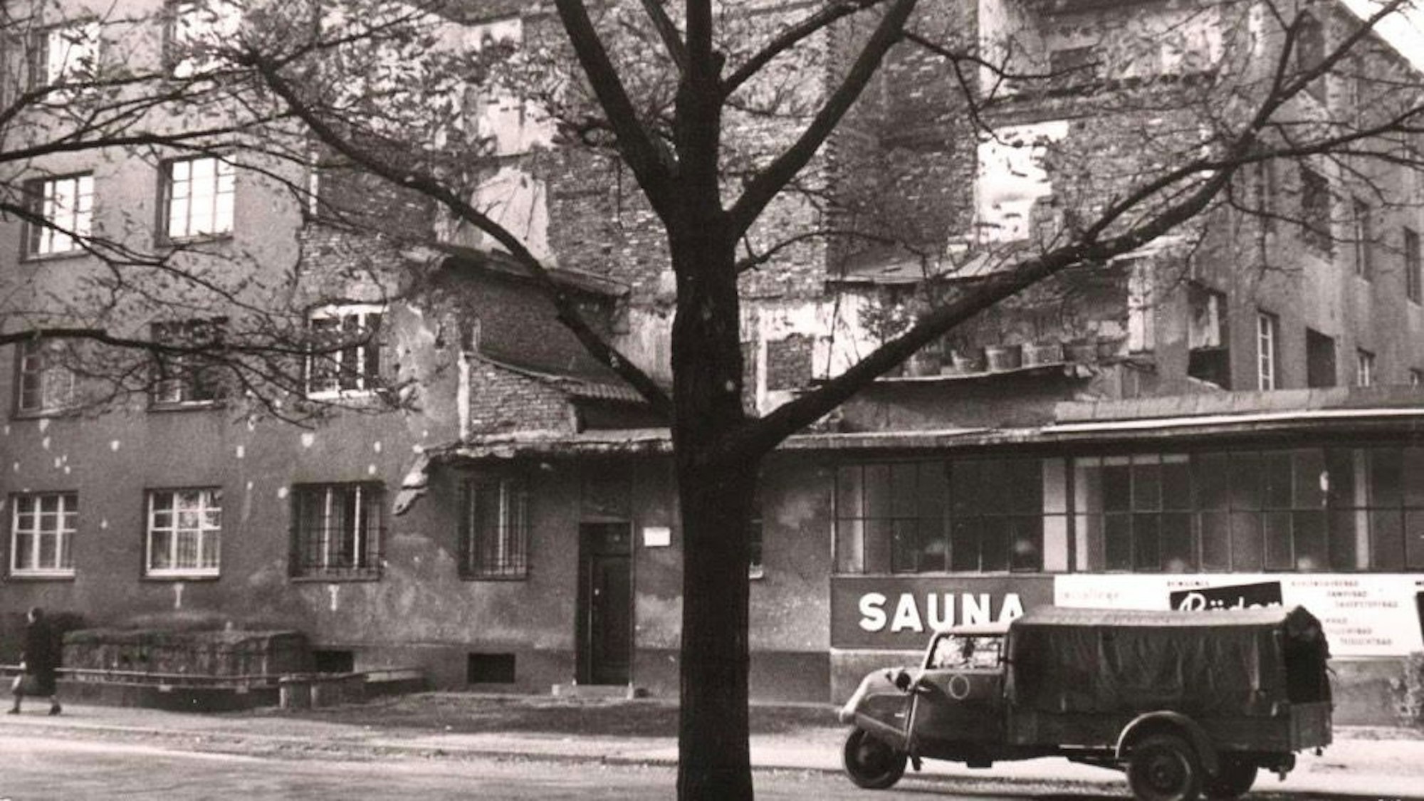 Das Mommsenbad nach dem Krieg