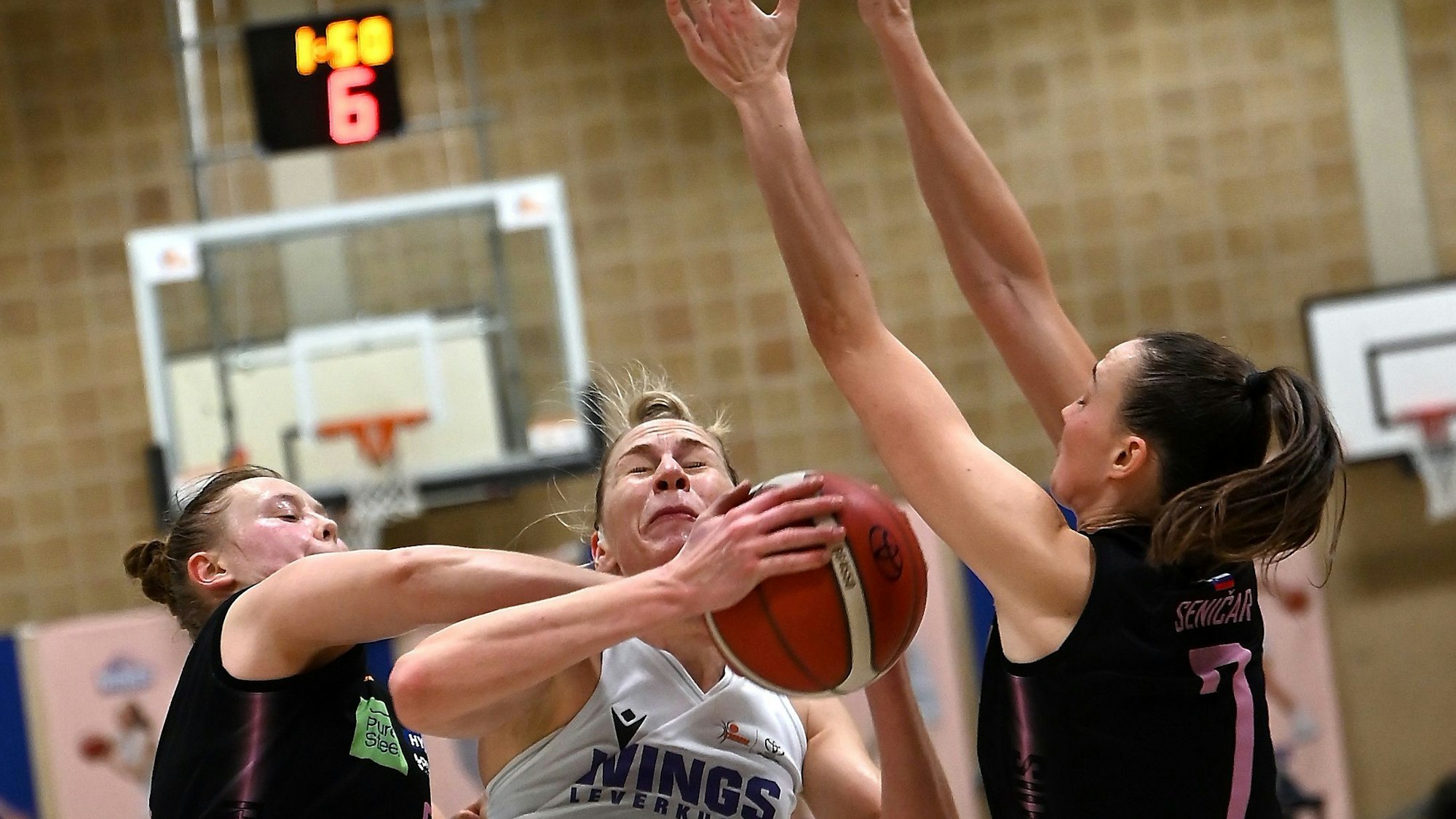 01.11.2024, Basketball-Wings Leverkusen-Saarlouis
mitte: Lisa Koop (Wings)
Foto: Uli Herhaus