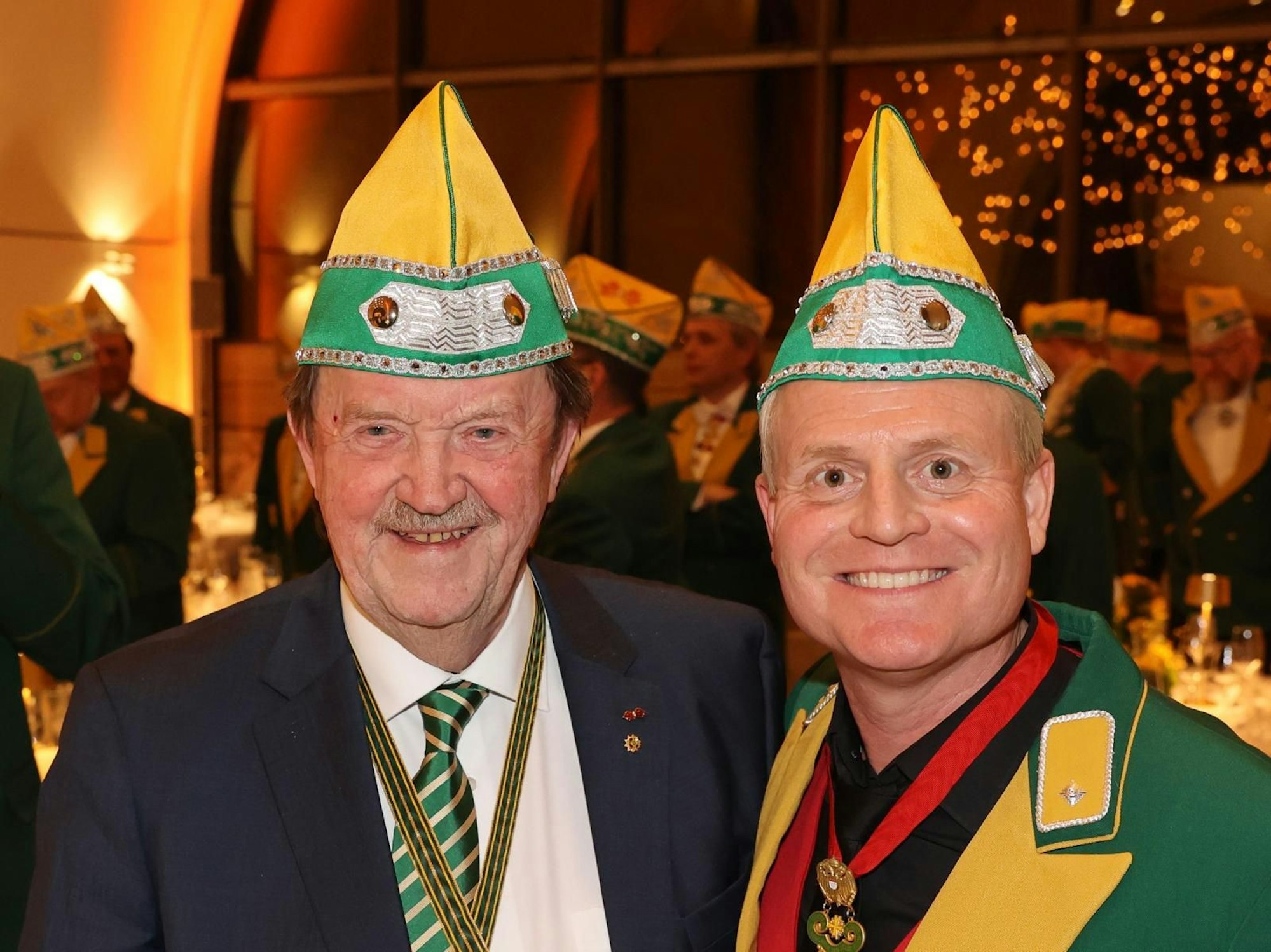 Peter Raddatz (l.) hielt die Laudatio auf Guido Cantz, der von der Ehrengarde zum Ehrenmitglied ernannt wurde.