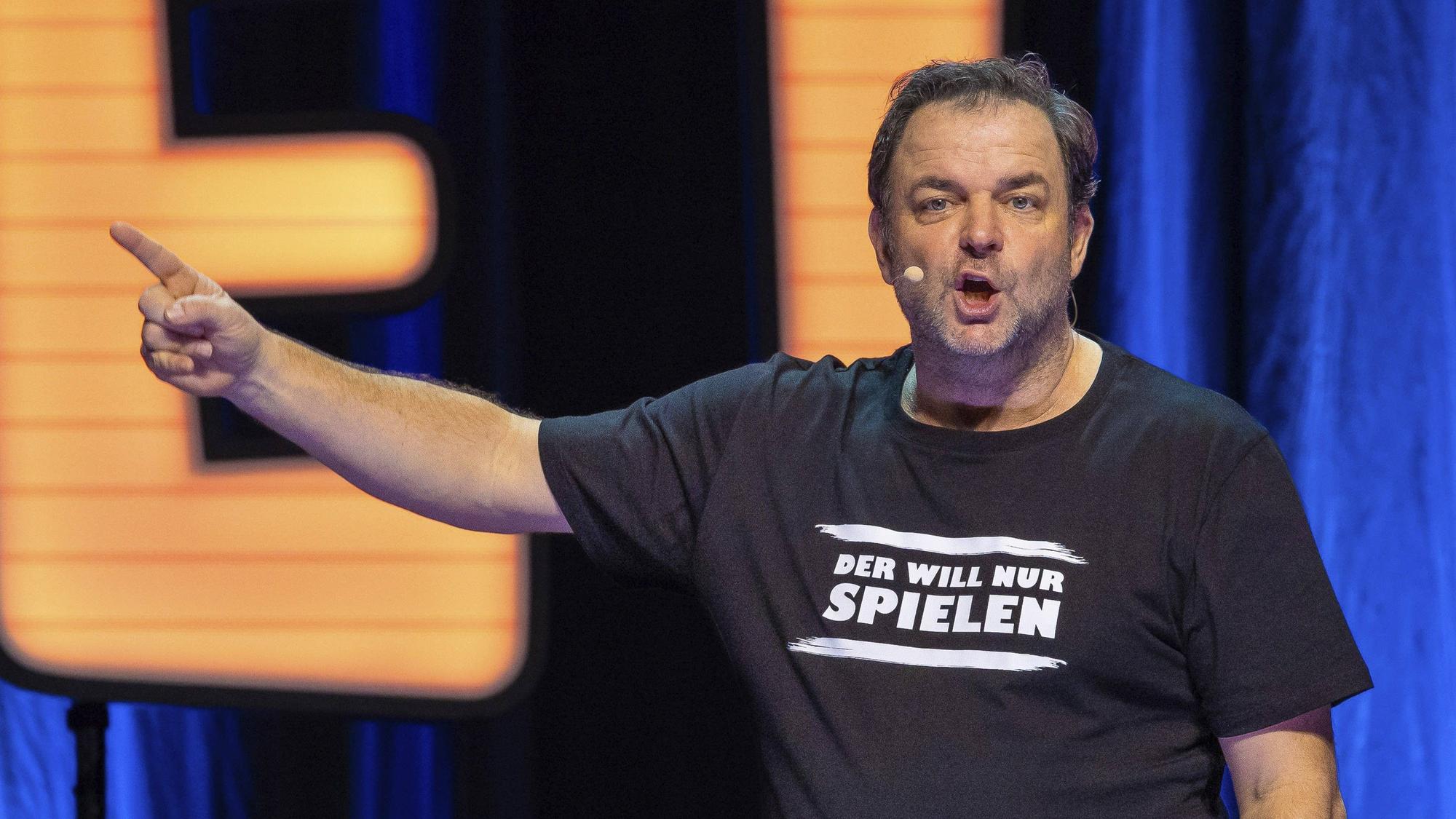 Martin Rütter live mit seinem Programm Der will nur spielen! in der Messehalle. Erfurt, 03.02.2024