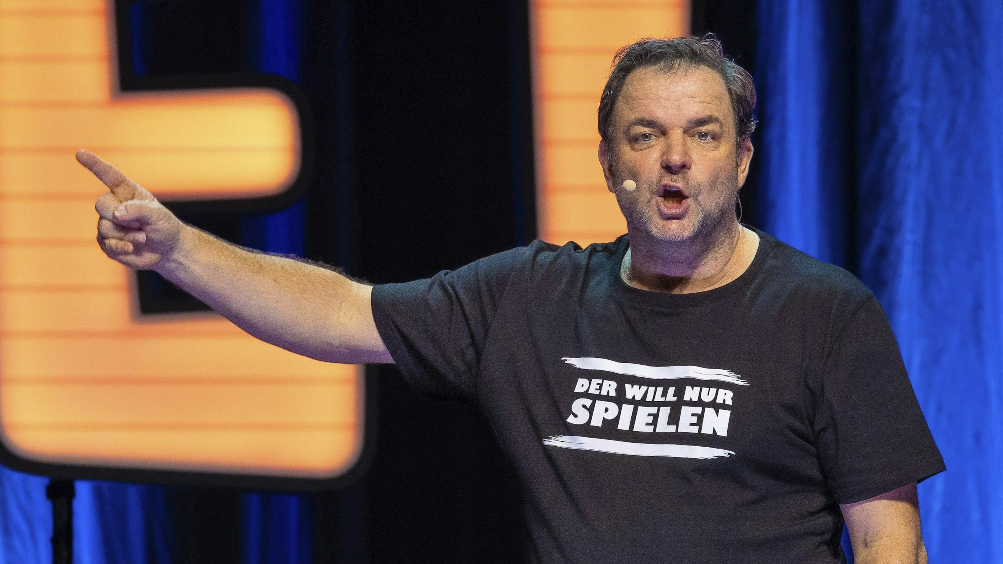 Martin Rütter auf der Bühne.