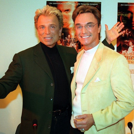 Siegfried und Roy auf einer Pressekonferenz.