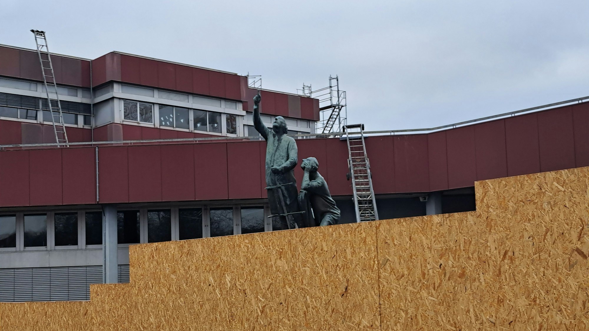 Das Kopernikus-Gymnasium ist wegen zahlreichen baulicher Mängel inzwischen Dauerbaustelle.