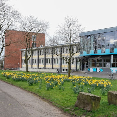 Außenansicht des Gymnasiums Kreuzgasse.