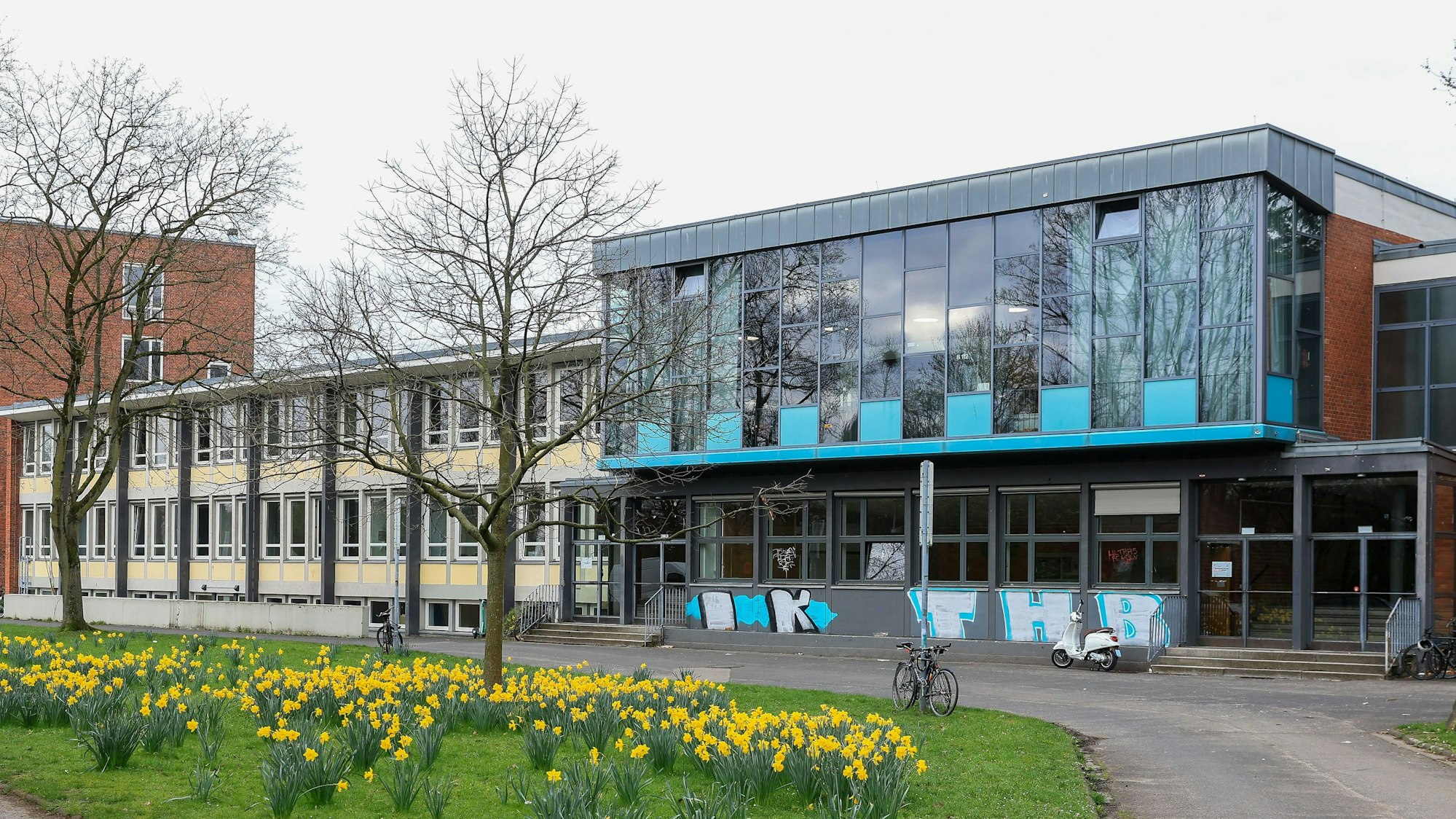 Außenansicht des Gymnasiums Kreuzgasse.