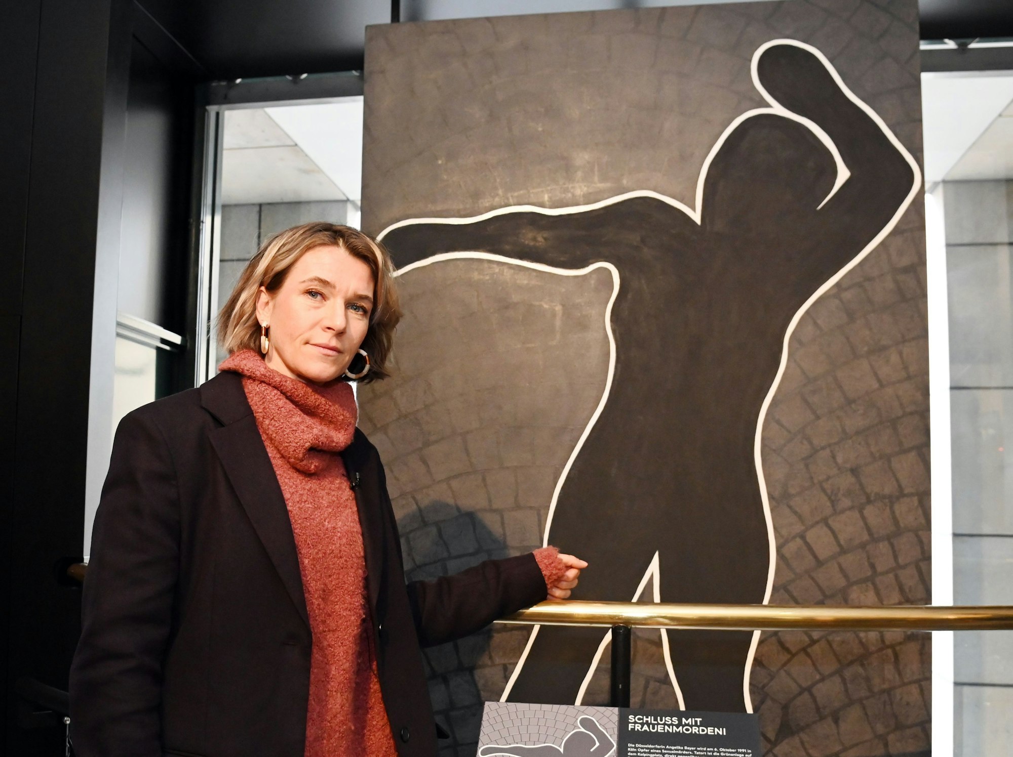 Fernseh-Kommissarin Vanessa Haas (alias Schauspielerin Kerstin Landsmann) geht im Vorfeld der Ausstrahlung von Folge „1926“ auf Entdeckungstour durch das Kölnische Stadtmuseum.