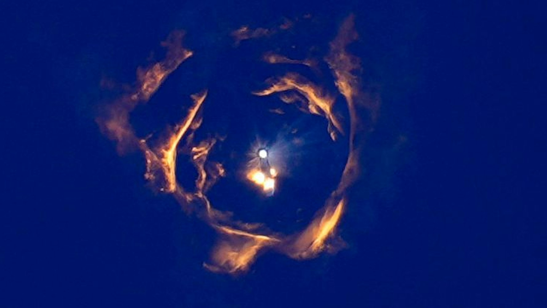 16.01.2025, USA, Boca Chica: Die Rakete Starship von SpaceX und der Booster trennen sich während eines Testflugs von der Starbase in Boca Chica. Foto: Eric Gay/AP/dpa +++ dpa-Bildfunk +++