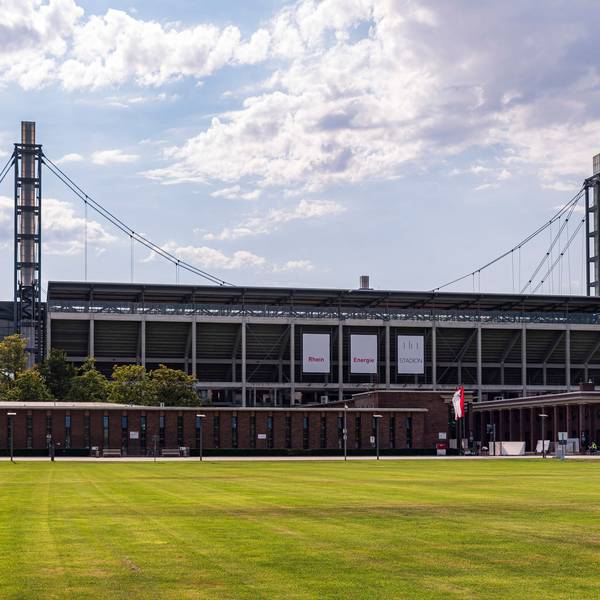 Blick auf die Vorwiesen mit dem Rhein-Energie-Stadion