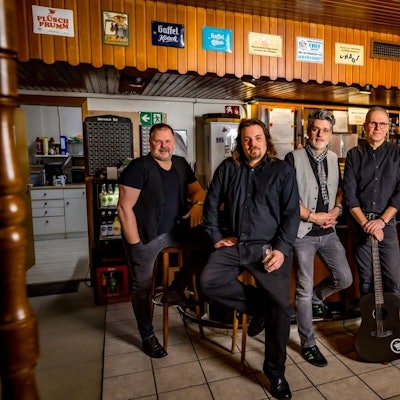 Die Kölsche Mundartband Höösch, Foto von Januar 2025, mit (von links) Ilja Engel, Robin Duns, Dirk Meierlücke, Wolfgang Löhr und Michael Stiel.