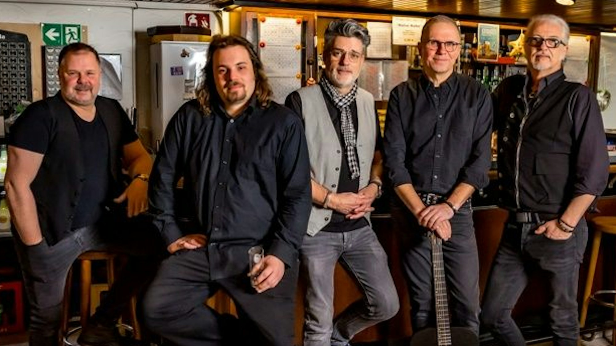 Die Kölsche Mundartband Höösch, Foto von Januar 2025, mit (von links) Ilja Engel, Robin Duns, Dirk Meierlücke, Wolfgang Löhr und Michael Stiel.