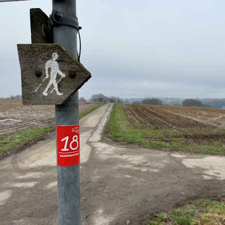 Der Bauernhofweg in Lohmar. 
Auf den Höhnzügen gibt es tolle Weitblicke.