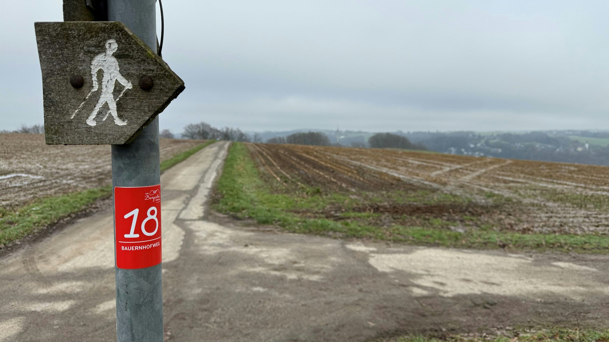 Der Bauernhofweg in Lohmar. 
Auf den Höhnzügen gibt es tolle Weitblicke.