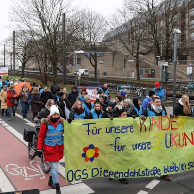 Im Dezember demonstrierten Tausende in Köln gegen mögliche Einsparungen im Sozialbereich.