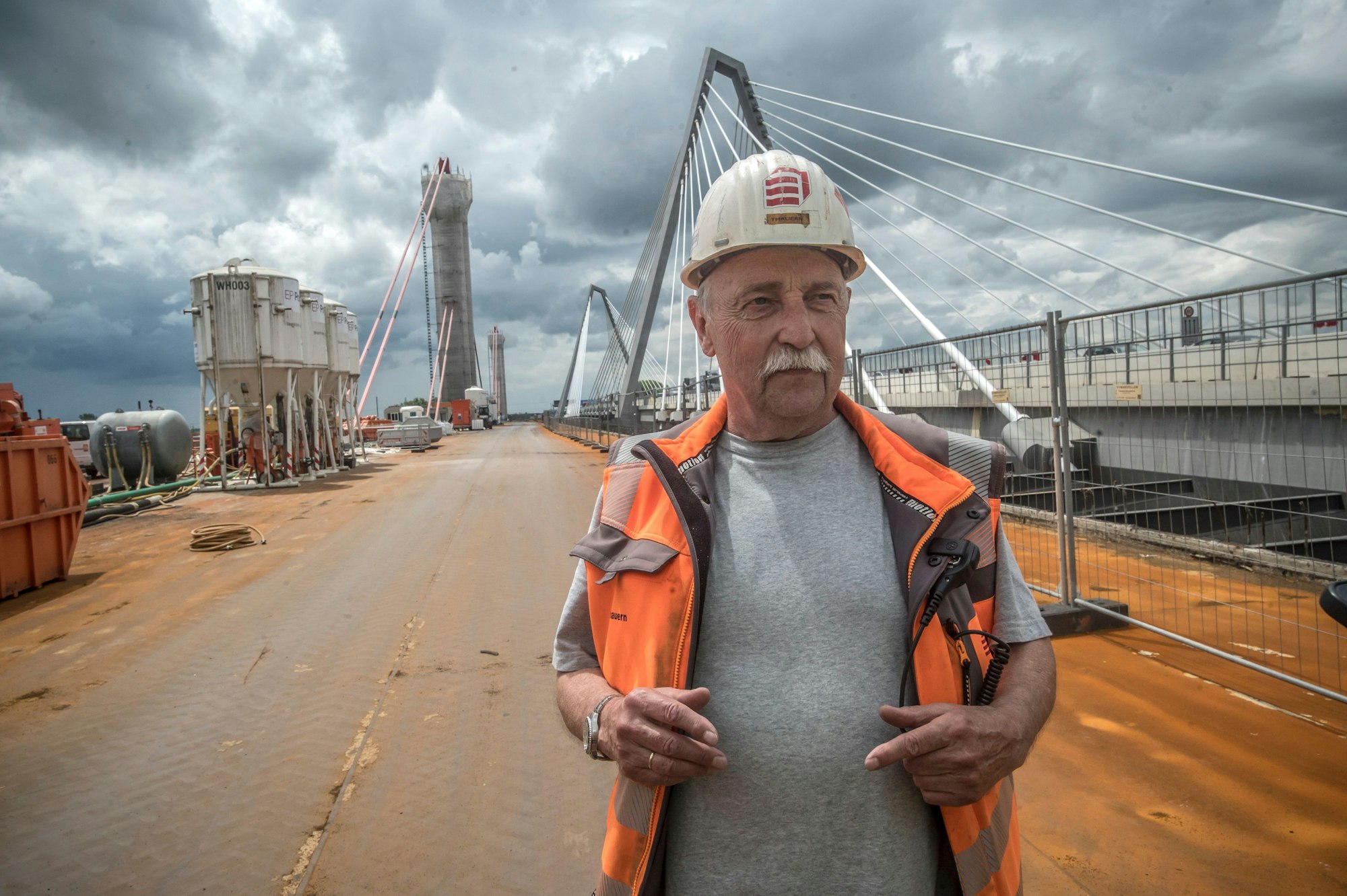 Bauleiter Eiffage SEH: Bernd Thauern Den Trennschnitt beim Rückbau der Leverkusener Brücke machten die Stahlbauer am 17.6.2024 . Foto: Ralf Krieger