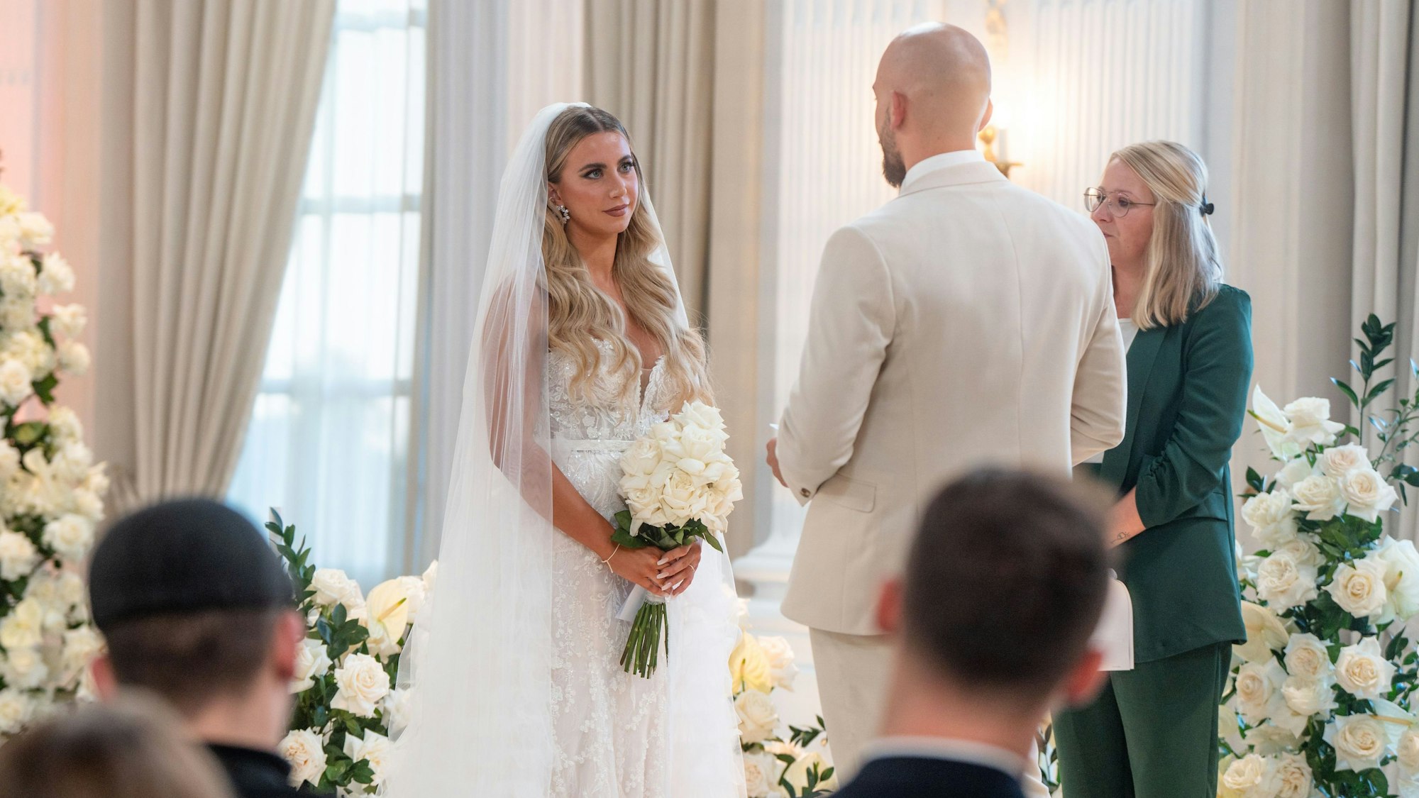 Hanni aus Köln bei Love is Blind: Germany vor dem Altar