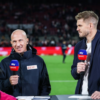 Fussball, 2.Bundesliga Saison 2024/2025 5. Spieltag 1.FC Köln - 1.FC Magdeburg 14.09.2024, RheinEnergieSTADION Gerhard Struber Cheftrainer, 1.FC Köln Simon Terodde Experte SKY Köln RheinEnergieSTADION Nordrhein-Westfahlen Deutschland *** Sports, Football, 2 Bundesliga Season 2024 2025 5 Matchday 1 FC Köln 1 FC Magdeburg 14 09 2024, RheinEnergieSTADION Gerhard Struber Head Coach, 1 FC Köln Simon Terodde Expert SKY Köln RheinEnergieSTADION Nordrhein Westfahlen Germany