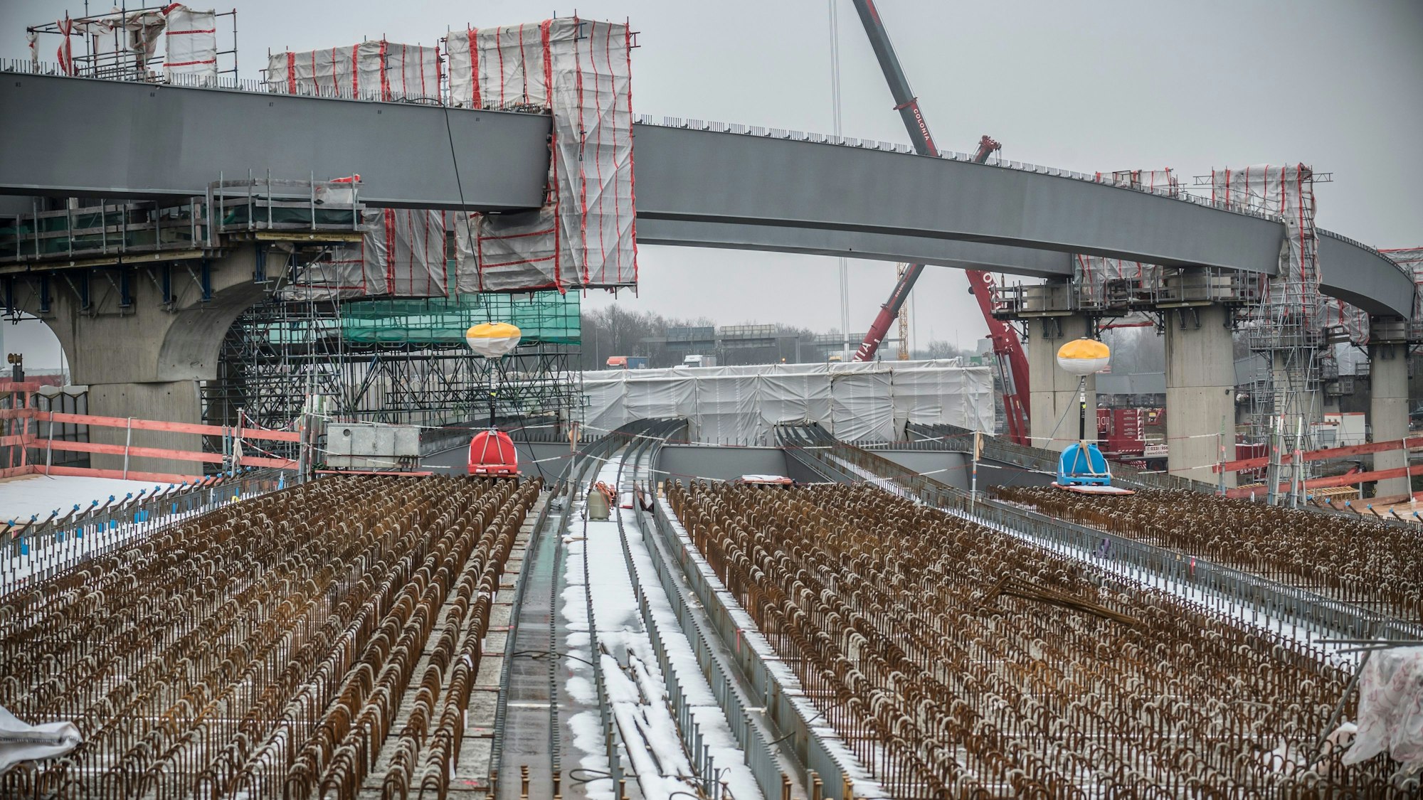 Leverkusen-West: Ein neuer Fahrstreifen für die A1 entsteht.