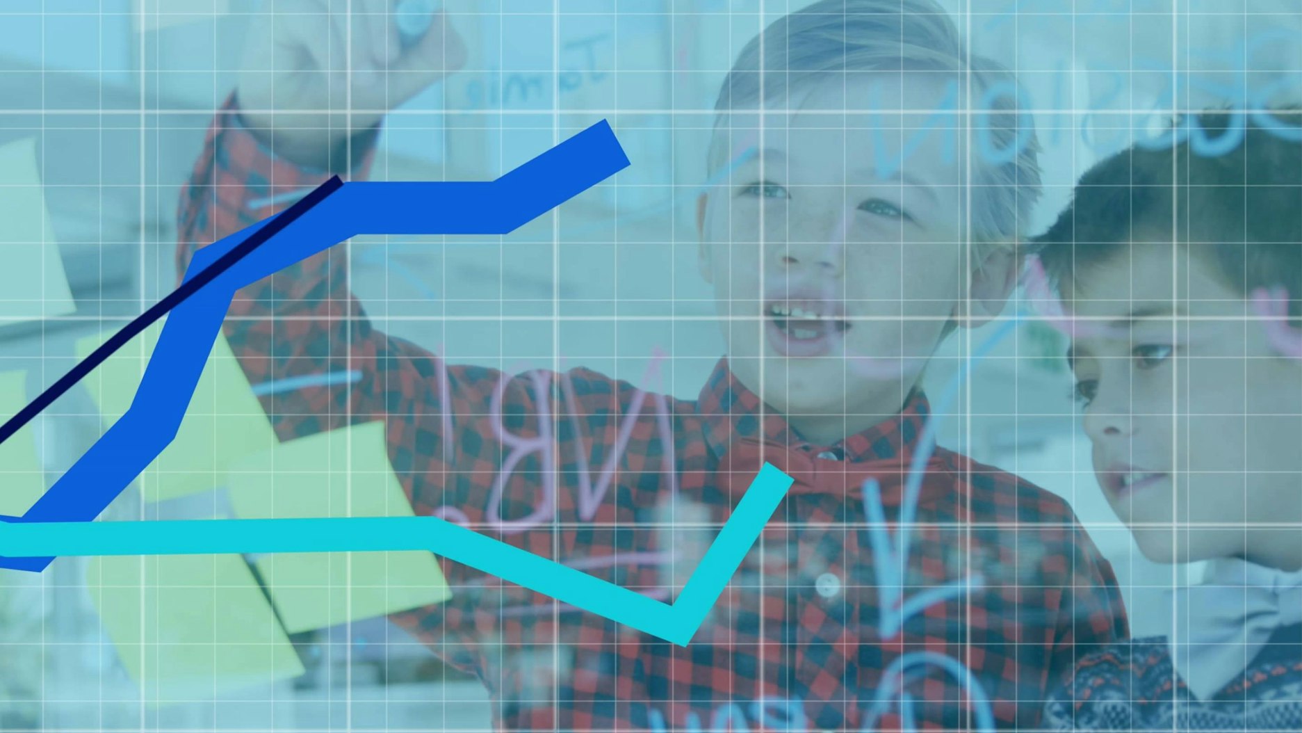 Zwei Schuljungen stehen vor einer durchsichtigen Wand mit mathematischen Kurven