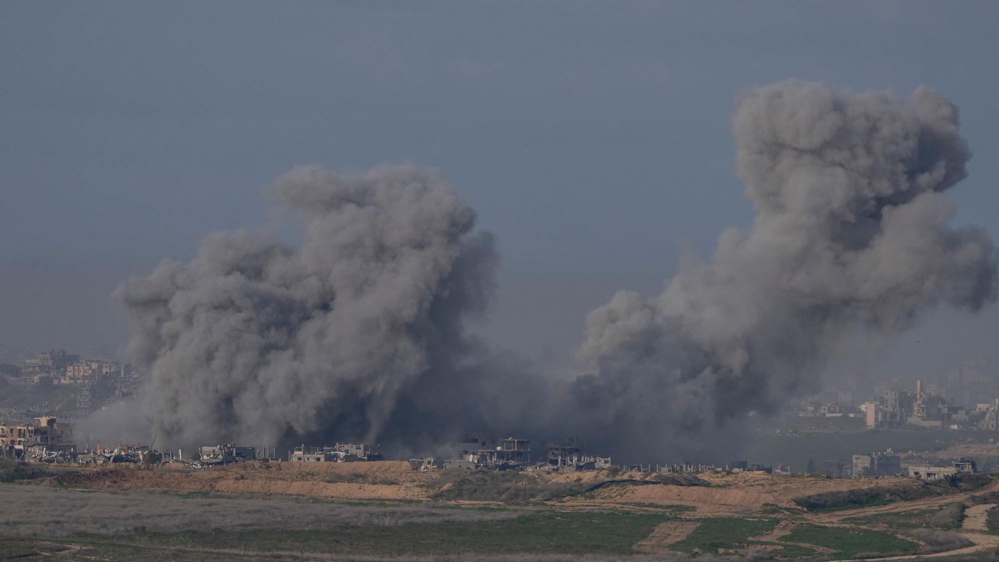 Explosionen an der nördlichen Grenze des Gazastreifens am geplanten Tag der neu ausgehandelten Waffenruhe zwischen Israel und der Hamas im Gazastreifen.