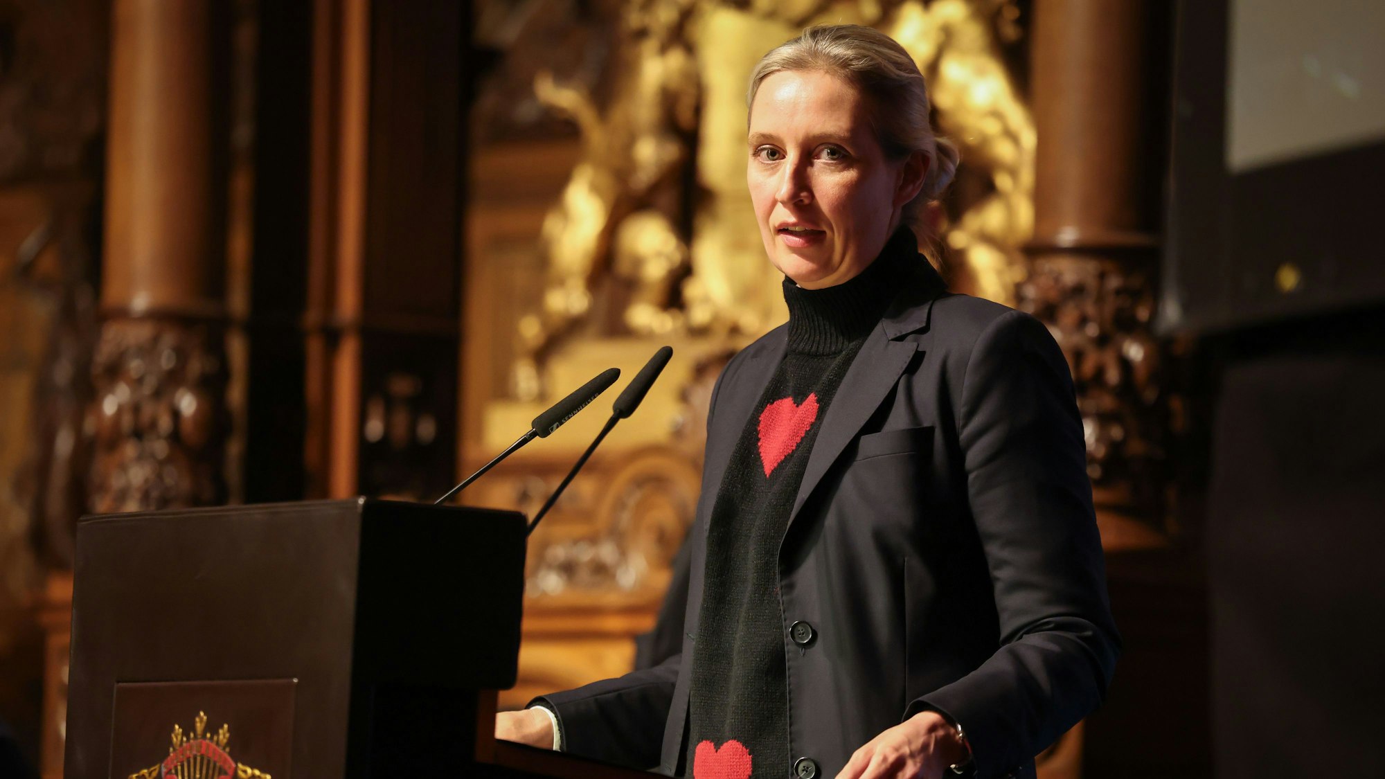 Alice Weidel, Fraktionsvorsitzende, Parteivorsitzende und Kanzlerkandidatin der AfD, spricht bei der Veranstaltung „Fraktion im Dialog“ im Rathaus in Hamburg.