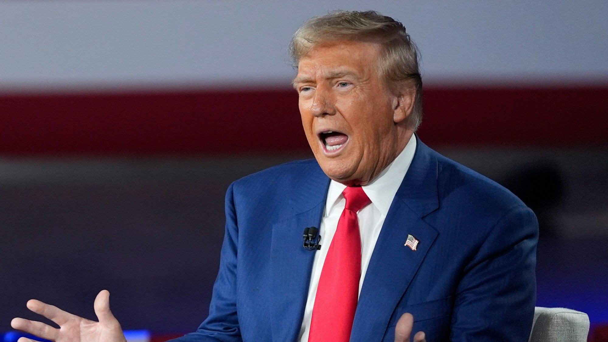 Der künftige US-Präsident Donald Trump bei einer Diskussionsrunde mit dem Nachrichtensender Fox im Herbst 2024. (Archivbild)