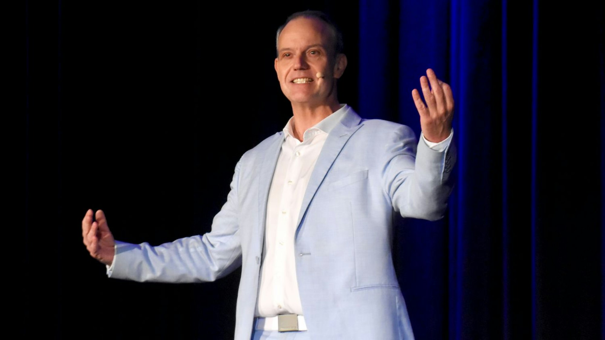 René Steinberg  stellte seine "Spaßmaßnahmen" im Kurtheater Hennef vor.