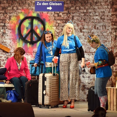 Das Foto zeigt eine Szene aus der Inszenierung der Steinhauergilde.