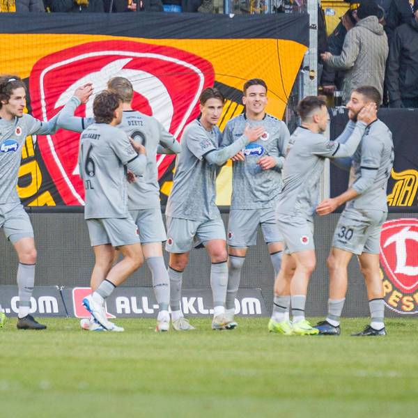 19.01.2025, xomx, Fussball 3.Liga, Dynamo Dresden - FC Viktoria Köln emspor, v.l. jubelt, Torjubel, Tor, Goal, Jubel, Freude, freuen zum 0:1 durch Serhat Semih Güler Viktoria Köln DFL/DFB REGULATIONS PROHIBIT ANY USE OF PHOTOGRAPHS as IMAGE SEQUENCES and/or QUASI-VIDEO Dresden *** 19 01 2025, xomx, Fußball 3 Liga, Dynamo Dresden FC Viktoria Köln emspor, v l jubelt, Torjubel, Tor, Goal, Jubel, Freude, freuen zum 0 1 durch Serhat Semih Güler Viktoria Köln DFL DFB REGULATIONS PROHIBIT ANY USE OF PHOTOGRAPHS as IMAGE SEQUENCES and or QUASI VIDEO Dresden