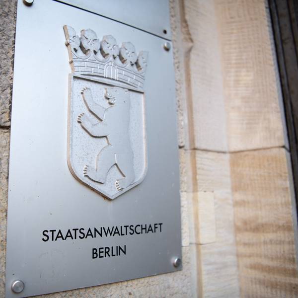 Das Schild mit der Aufschrift «Staatsanwaltschaft Berlin» am Eingang des Gerichts in Moabit.