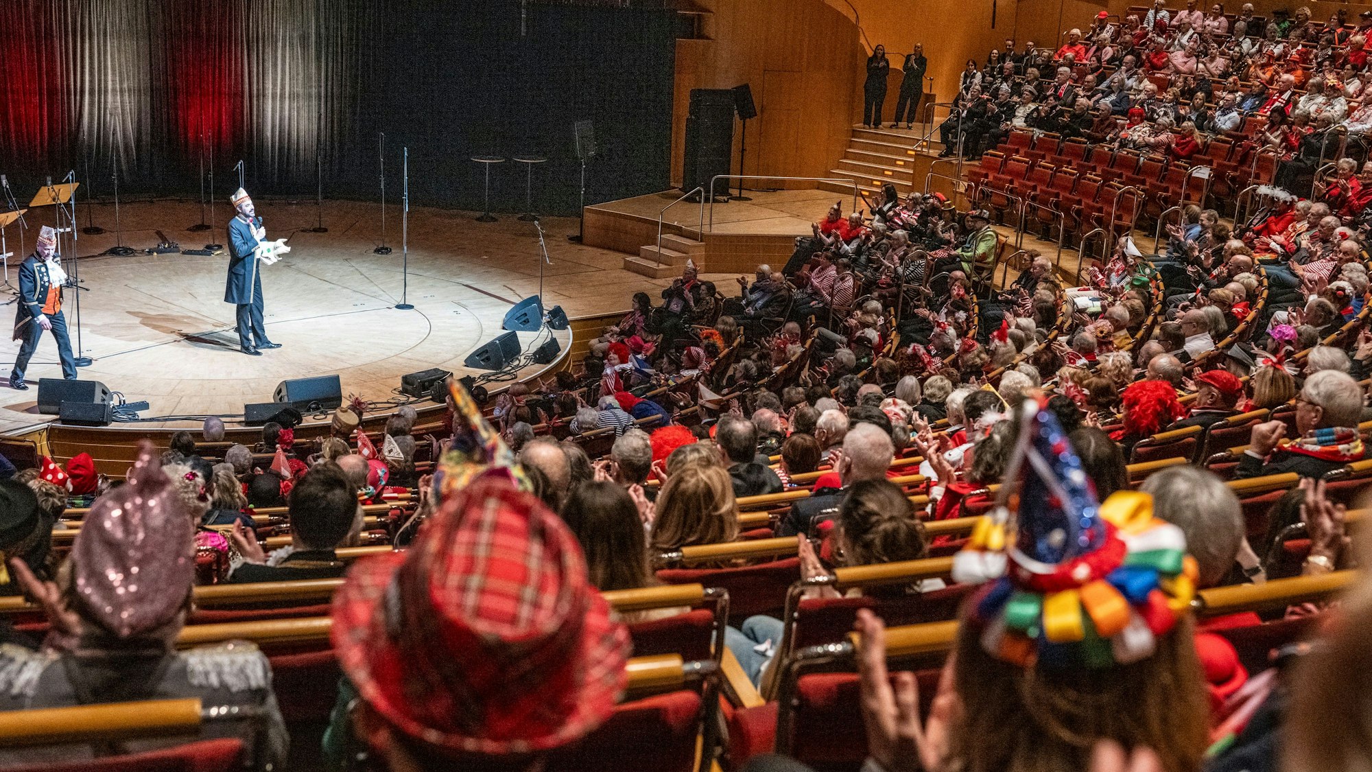 19.01.2025, Köln: Karnevalistische Matinee in der Philharmonie zugunsten des Kölner Rosenmontagszuges. Unter dem Sessionsmotto „FasteLOVEnd – Wenn Dräum widder blöhe“ wird eine musikalische Traumreise durch unseren Fastelovend versprochen. Foto: Uwe Weiser