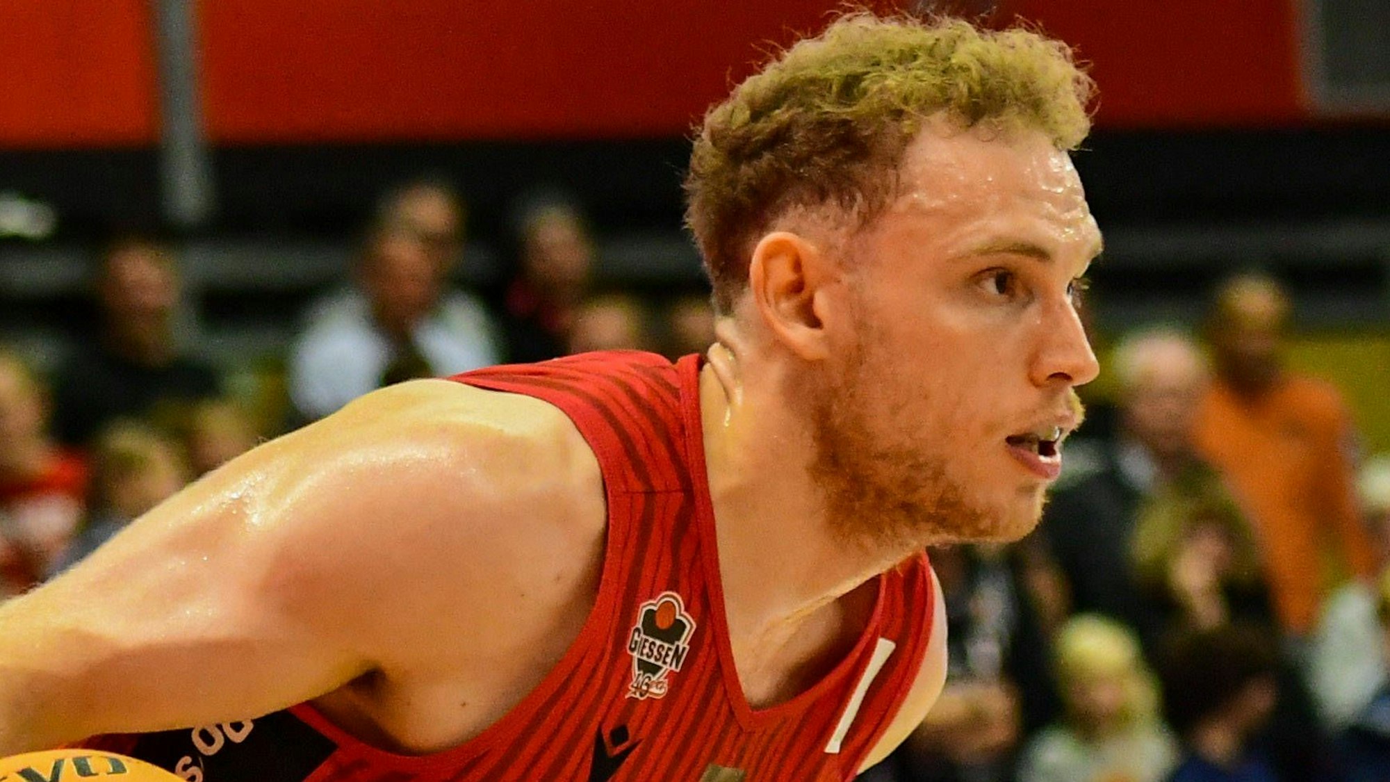 Viktor Ziring 2.Bundesliga Pro A, 4. Spieltag, 46ers, Basketball, Basketball Saison 2024/2025, BBL, Deutschland, Germany, Gießen in rot, Herren, GIESSEN 46ers - BBC Bayreuth, Bayreuth weiß *** Viktor Ziring 2 Bundesliga Pro A, 4 Matchday, 46ers, Basketball, Basketball season 2024 2025, BBL, Germany, Germany, Gießen in red, Men, GIESSEN 46ers BBC Bayreuth, Bayreuth white