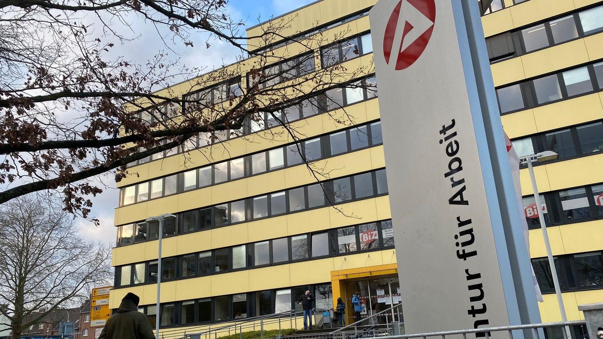Das Bild zeigt das Gebäude der Agentur für Arbeit in Brühl.