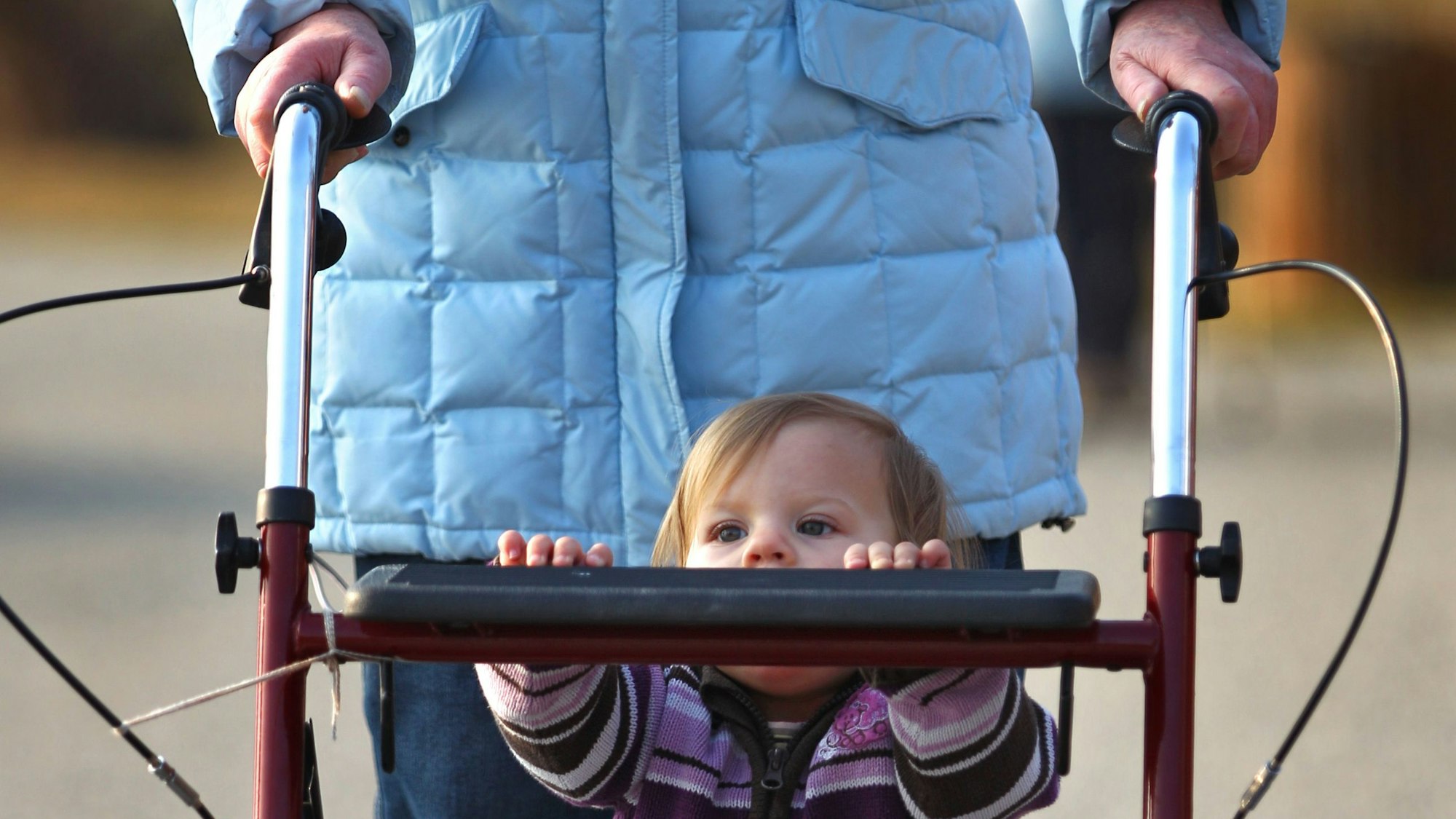 Eine kleine Generation muss die Renten der Boomer-Generation zahlen, auf zwei Beitragszahlende kommt eine Rente. Wie soll das funktionieren?