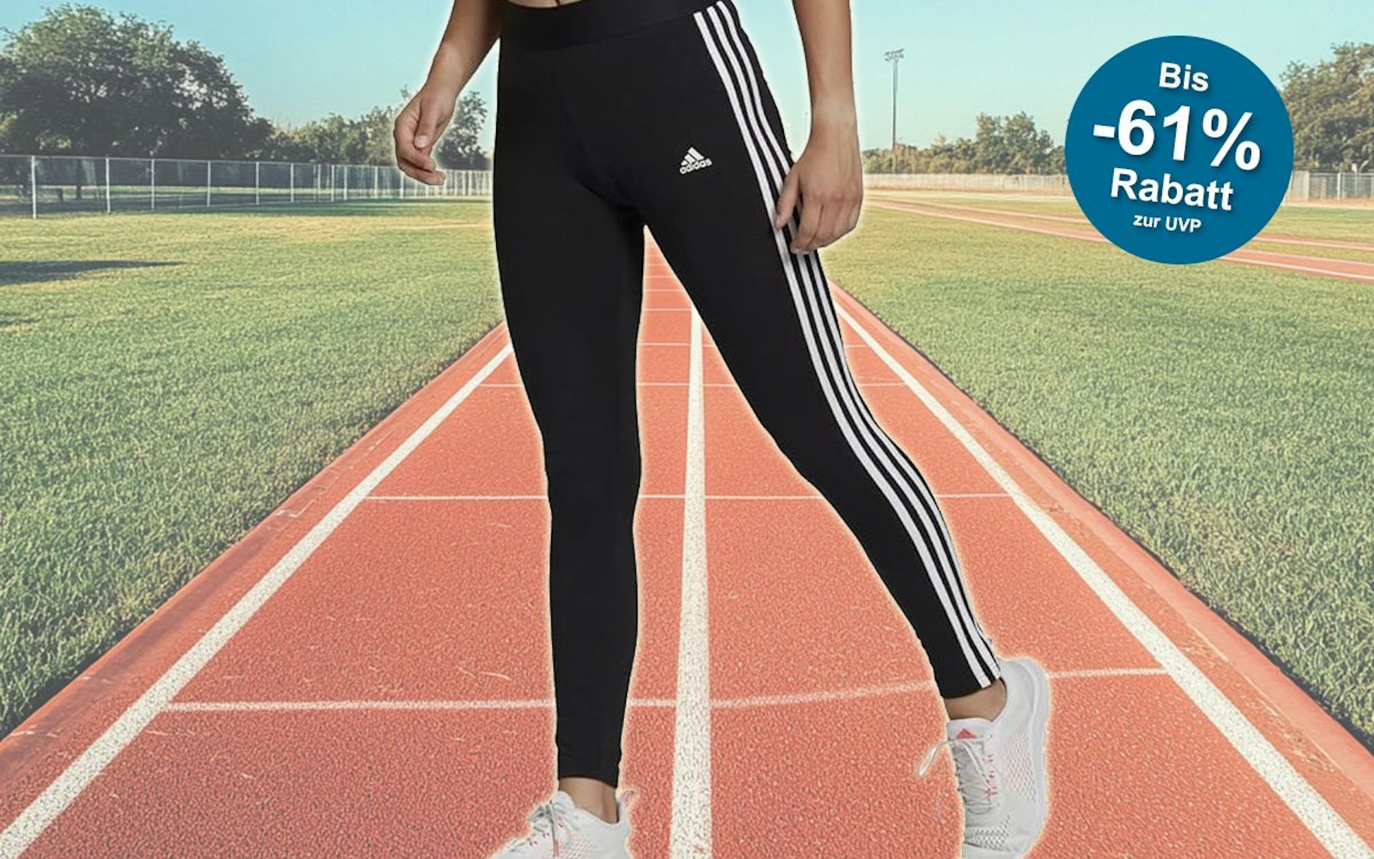 Der Hintergrund zeigt eine Laufstrecke in rot mit weißen Streifen. Davor sieht man eine Person, die eine adidas Leggings trägt.
