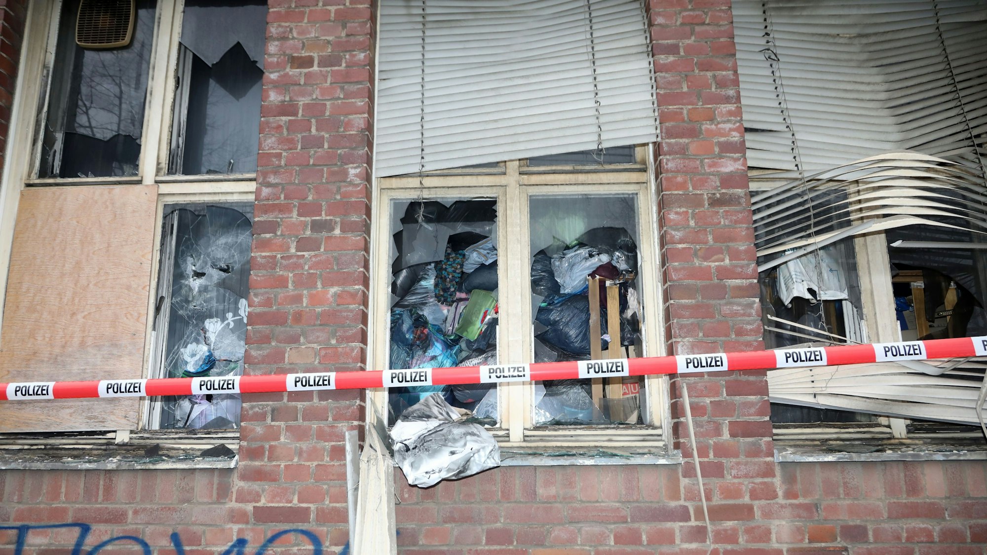 Die Flammen haben Kleidung, Bücher, Möbel und Spielzeug zerstört.