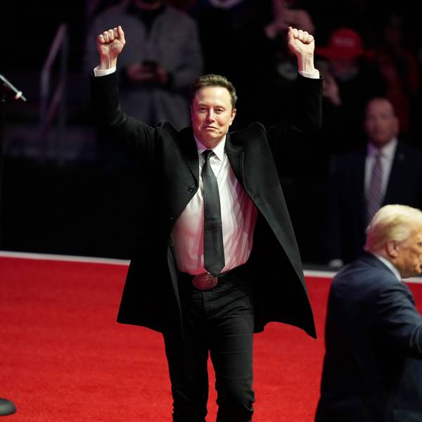 Elon Musk reagiert, als der designierte US-Präsident Donald Trump am 19. Januar auf einer Kundgebung vor seiner Amtseinführung spricht.