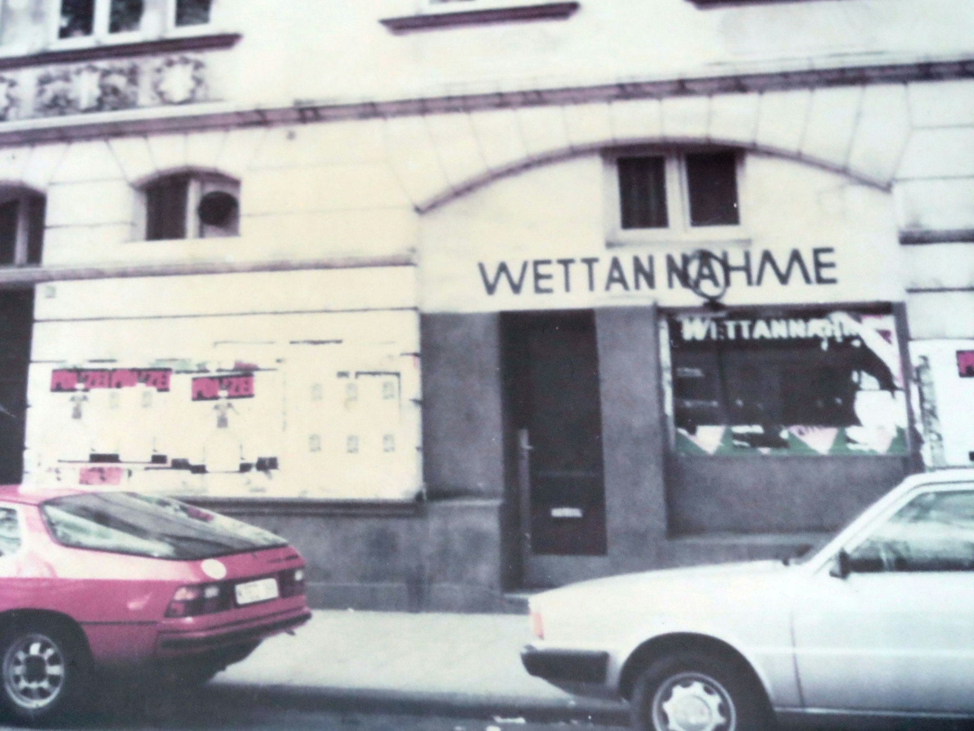 10.01.2025, Köln: Bilder aus alten Zeiten von "Zur alten Wettannahme" und der Familie um Christos Dolidis. Foto: Arton Krasniqi