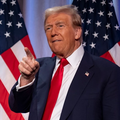 Donald Trump, designierter Präsident der USA, kommt zu einem Treffen mit dem Kongresskomitee der Republikaner. (zu: «Schöne» Zölle: Was Trumps Pläne für Deutschland bedeuten) (zu dpa: ««Schöne» Zölle: Was Trumps Pläne für Deutschland bedeuten») +++ dpa-Bildfunk +++