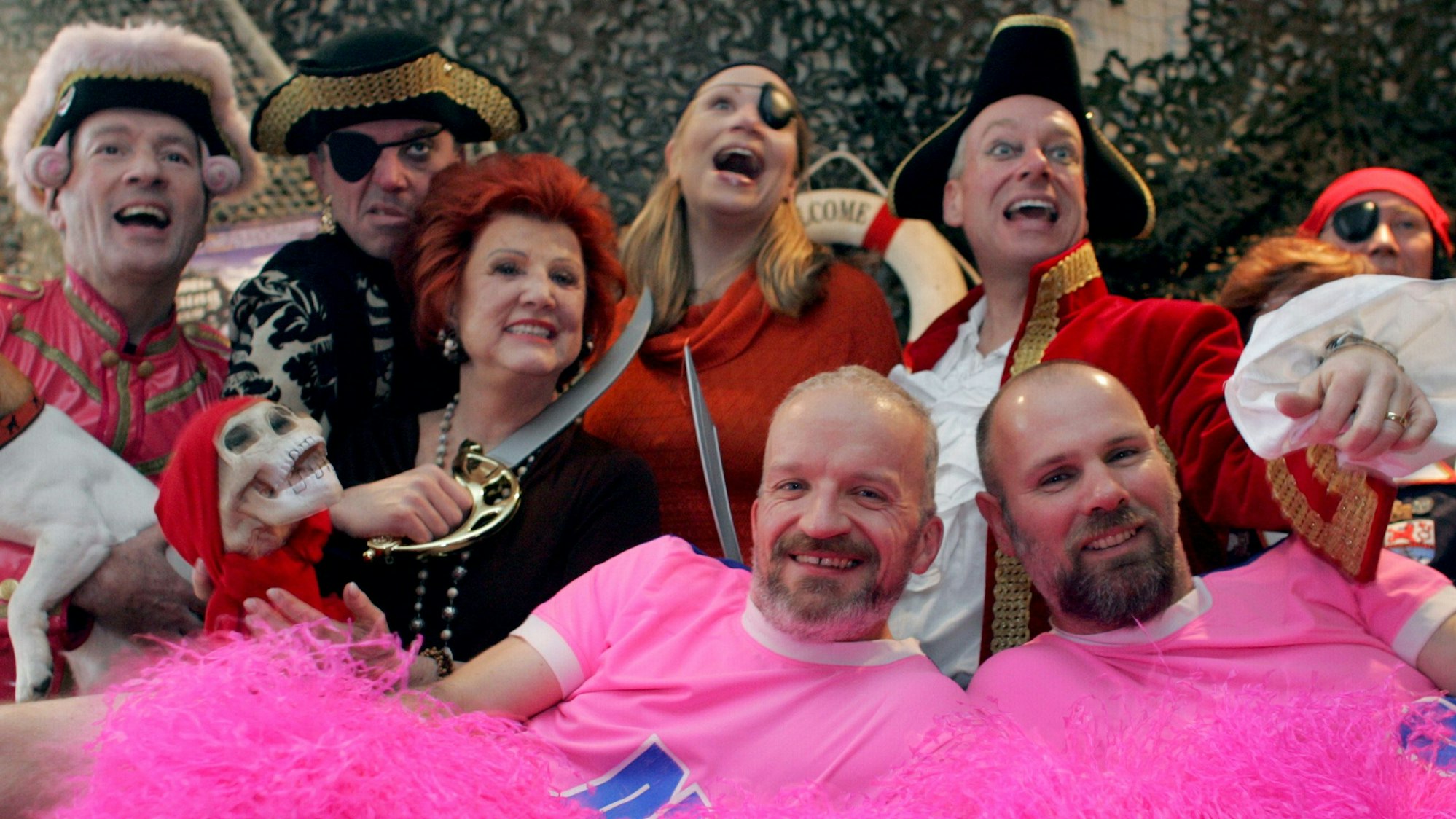 Marie-Luise Nikuta im Kreise von Karnevalisten