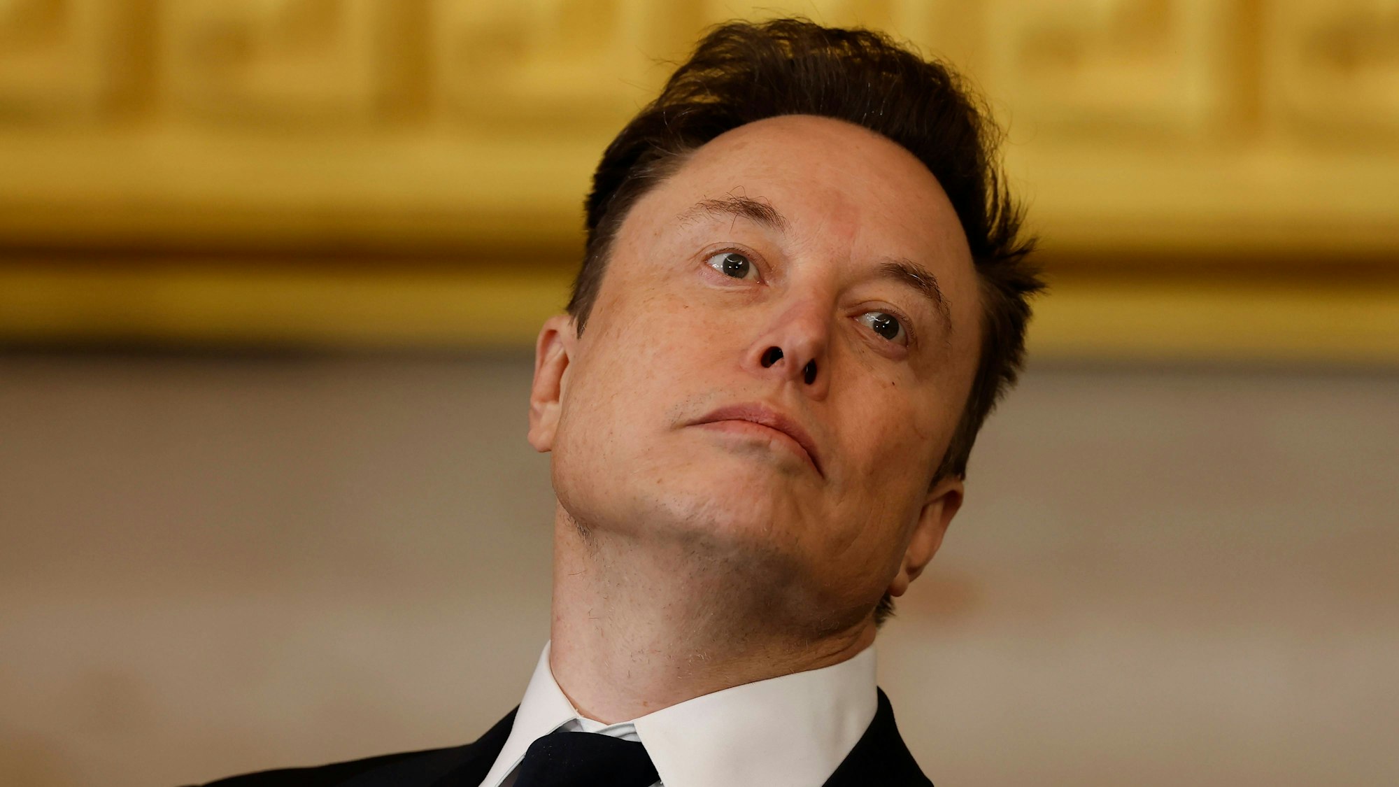 Elon Musk ließ sich bei Donald Trumps Amtseinführung zu seltsamen Gesten hinreißen.