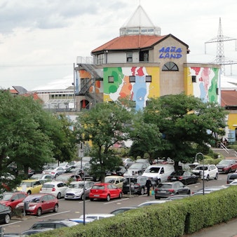 Der Parkplatz des Aqualands wird einem Hotel und einem Parkhaus weichen. (Archivbild)