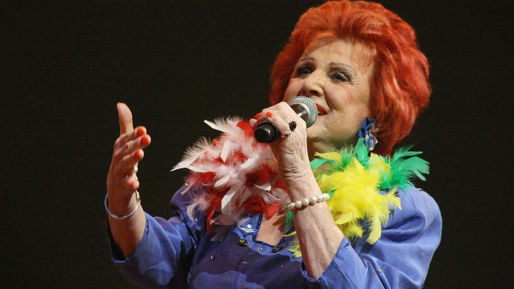 Marie-Luise Nikuta singt.