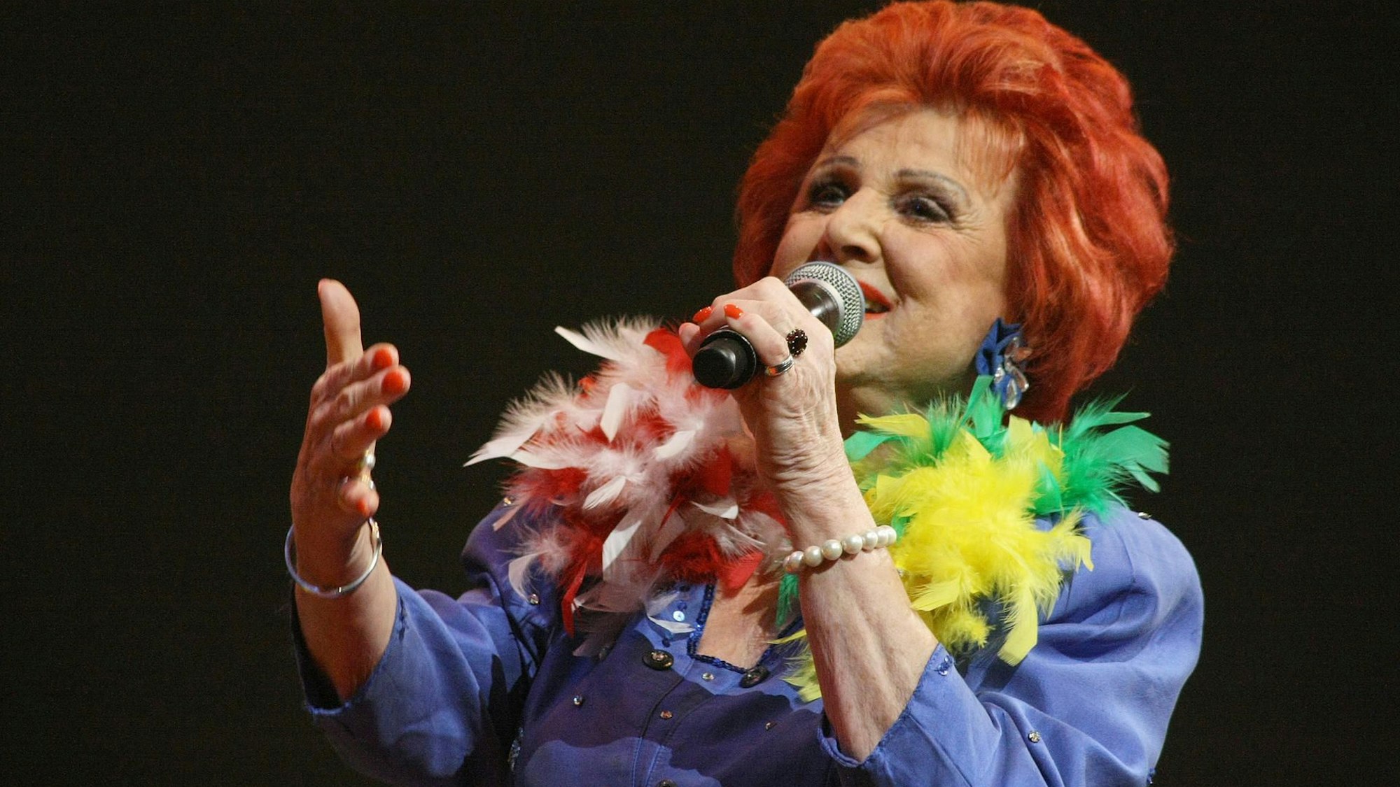 Marie-Luise Nikuta singt.