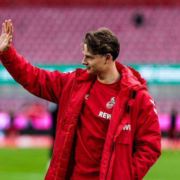 2. Fußball Bundesliga: 1. FC Köln - 1. FC Nürnberg 15.12.2024 Jonas Urbig 1. FC Köln, 40 winkt während der Platzbegehung 2. Fußball Bundesliga: 1. FC Köln - 1. FC Nürnberg, Köln, Rheinenergiestadion am 15.12.2024 DFL REGULATIONS PROHIBIT ANY USE OF PHOTOGRAPHS AS IMAGE SEQUENCES AND/OR QUASI-VIDEO. *** 2 Soccer Bundesliga 1 FC Köln 1 FC Nürnberg 15 12 2024 Jonas Urbig 1 FC Köln, 40 waves during the pitch inspection 2 Soccer Bundesliga 1 FC Köln 1 FC Nürnberg, Cologne, Rheinenergiestadion on 15 12 2024 DFL REGULATIONS PROHIBIT ANY USE OF PHOTOGRAPHS AS IMAGE SEQUENCES AND OR QUASI VIDEO Copyright: xBEAUTIFULxSPORTS/Wunderlx
