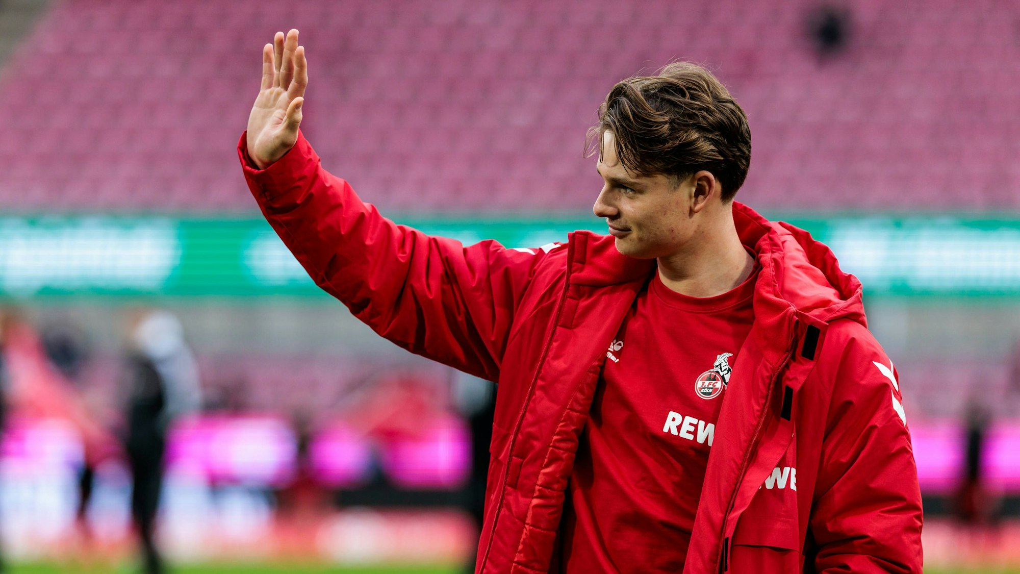 2. Fußball Bundesliga: 1. FC Köln - 1. FC Nürnberg 15.12.2024 Jonas Urbig 1. FC Köln, 40 winkt während der Platzbegehung 2. Fußball Bundesliga: 1. FC Köln - 1. FC Nürnberg, Köln, Rheinenergiestadion am 15.12.2024 DFL REGULATIONS PROHIBIT ANY USE OF PHOTOGRAPHS AS IMAGE SEQUENCES AND/OR QUASI-VIDEO. *** 2 Soccer Bundesliga 1 FC Köln 1 FC Nürnberg 15 12 2024 Jonas Urbig 1 FC Köln, 40 waves during the pitch inspection 2 Soccer Bundesliga 1 FC Köln 1 FC Nürnberg, Cologne, Rheinenergiestadion on 15 12 2024 DFL REGULATIONS PROHIBIT ANY USE OF PHOTOGRAPHS AS IMAGE SEQUENCES AND OR QUASI VIDEO Copyright: xBEAUTIFULxSPORTS/Wunderlx