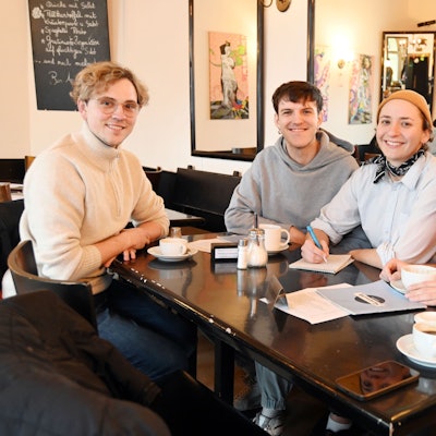 Garde der Garstigen: Aus Studentenbewegung entstandenes Kölner Tuntenkollektiv startet erste eigene Karnevalssitzung. V.l.: Carmen, Bibi, Ernie, Yvonne.