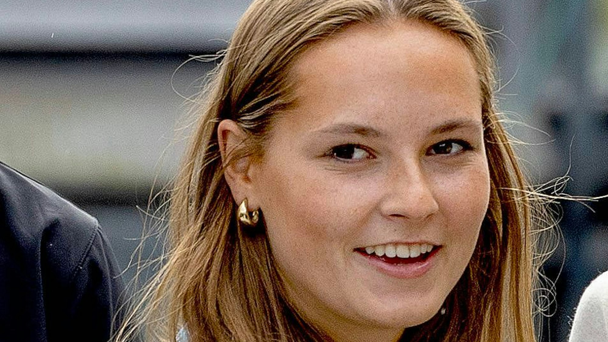 Prinzessin Ingrid Alexandra lacht.