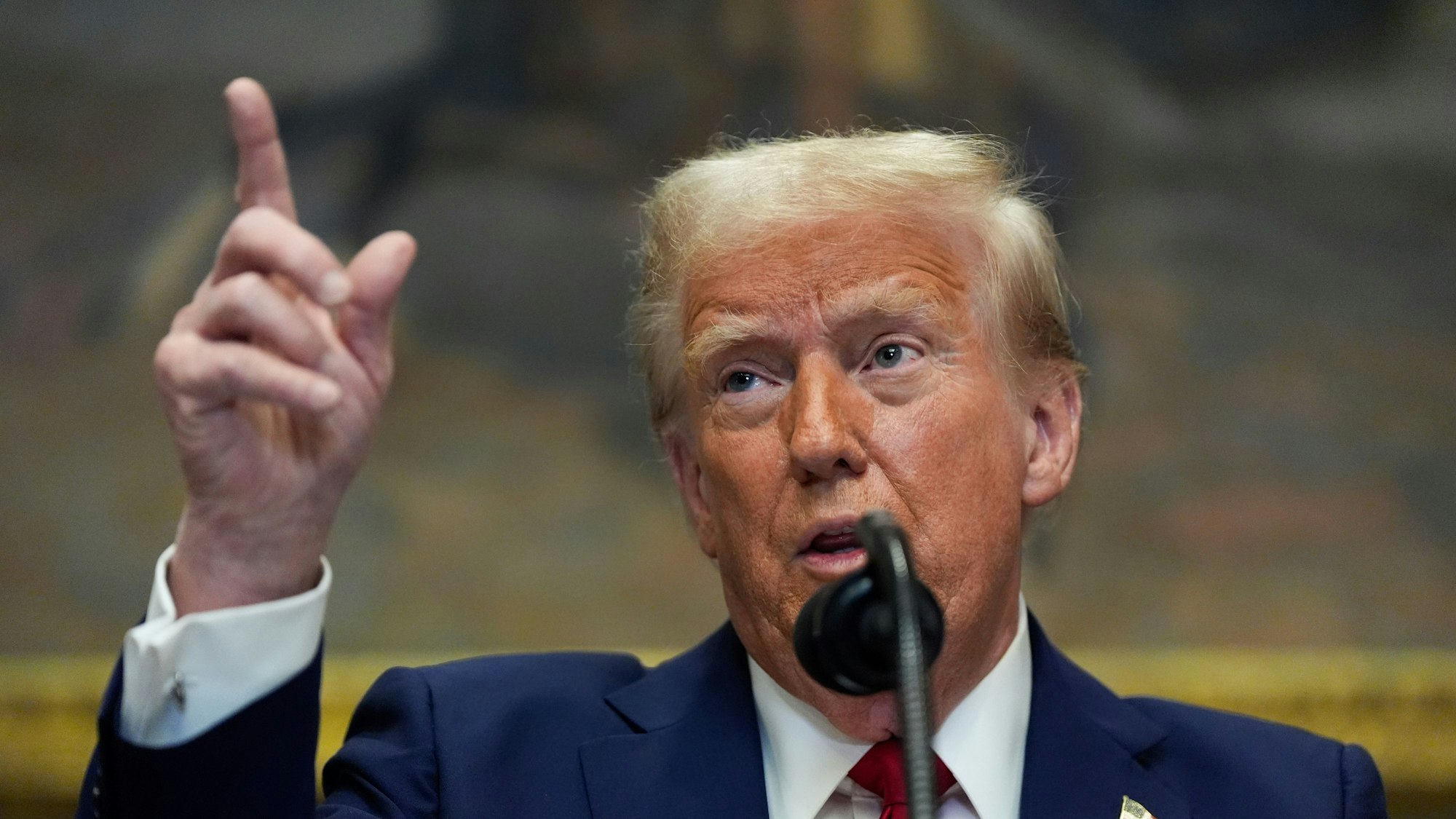 US-Präsident Donald Trump spricht im Roosevelt Room des Weißen Hauses.