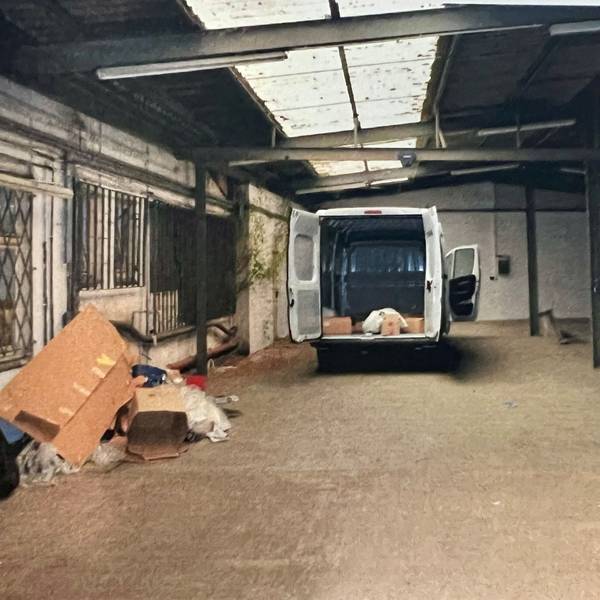 Aus dieser Lagerhalle in Hürth verschwanden laut Anklage rund 350 Kilogramm Marihuana.