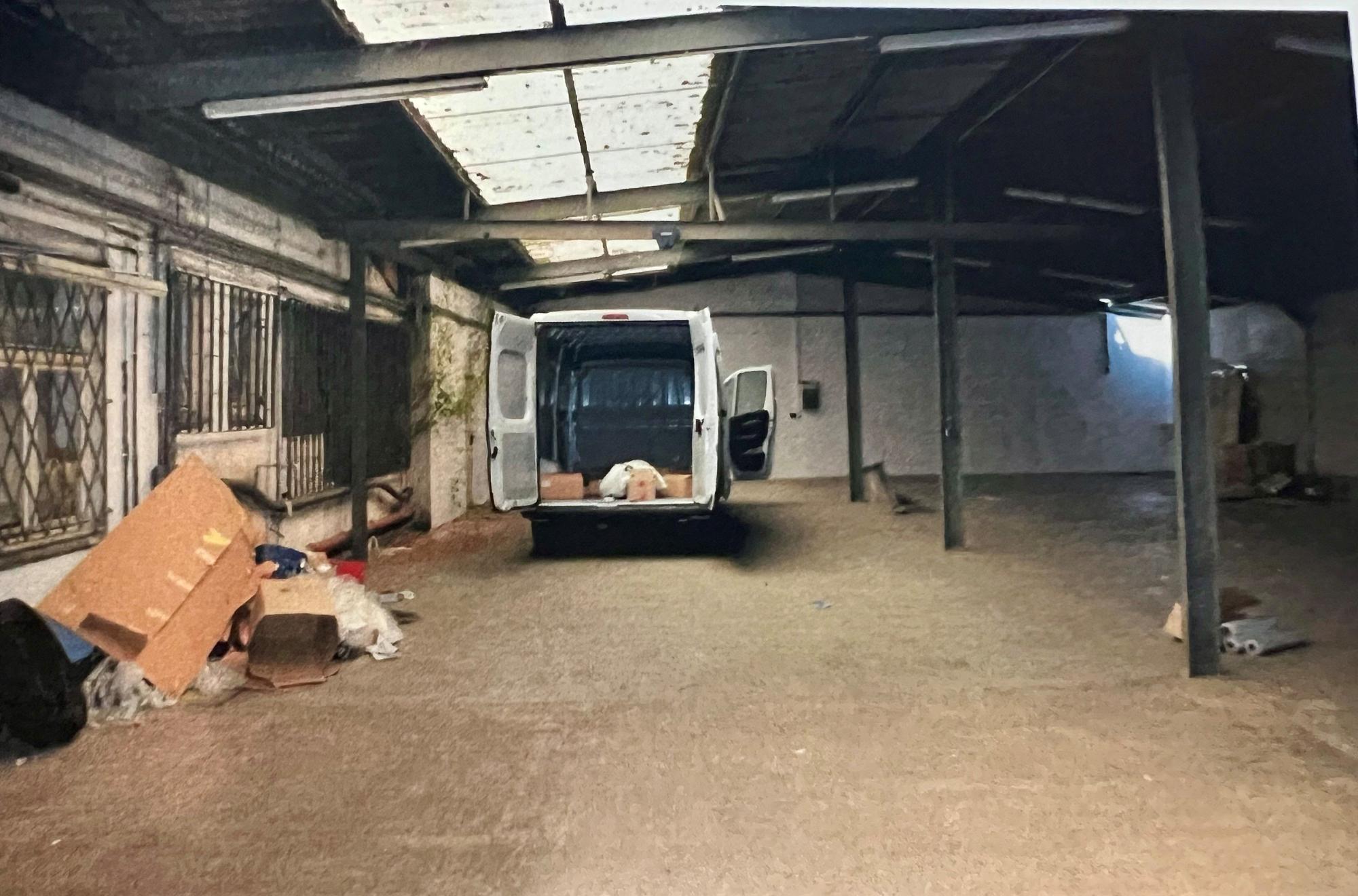 In dieser Lagerhalle in Hürth wurden die Männer gefesselt und misshandelt